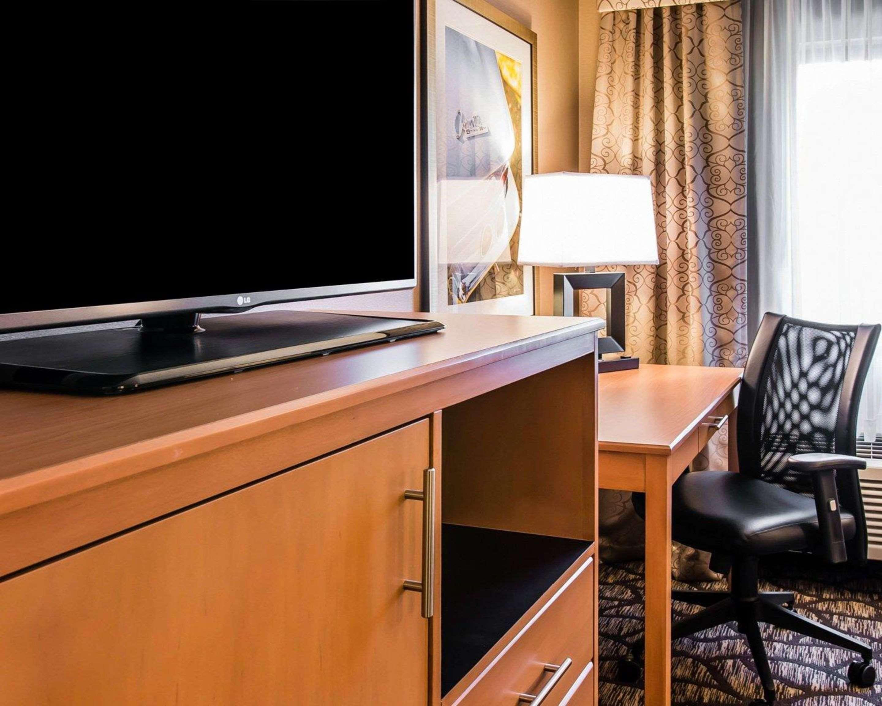 Quality Inn & Suites Warren - Detroit Eksteriør bilde