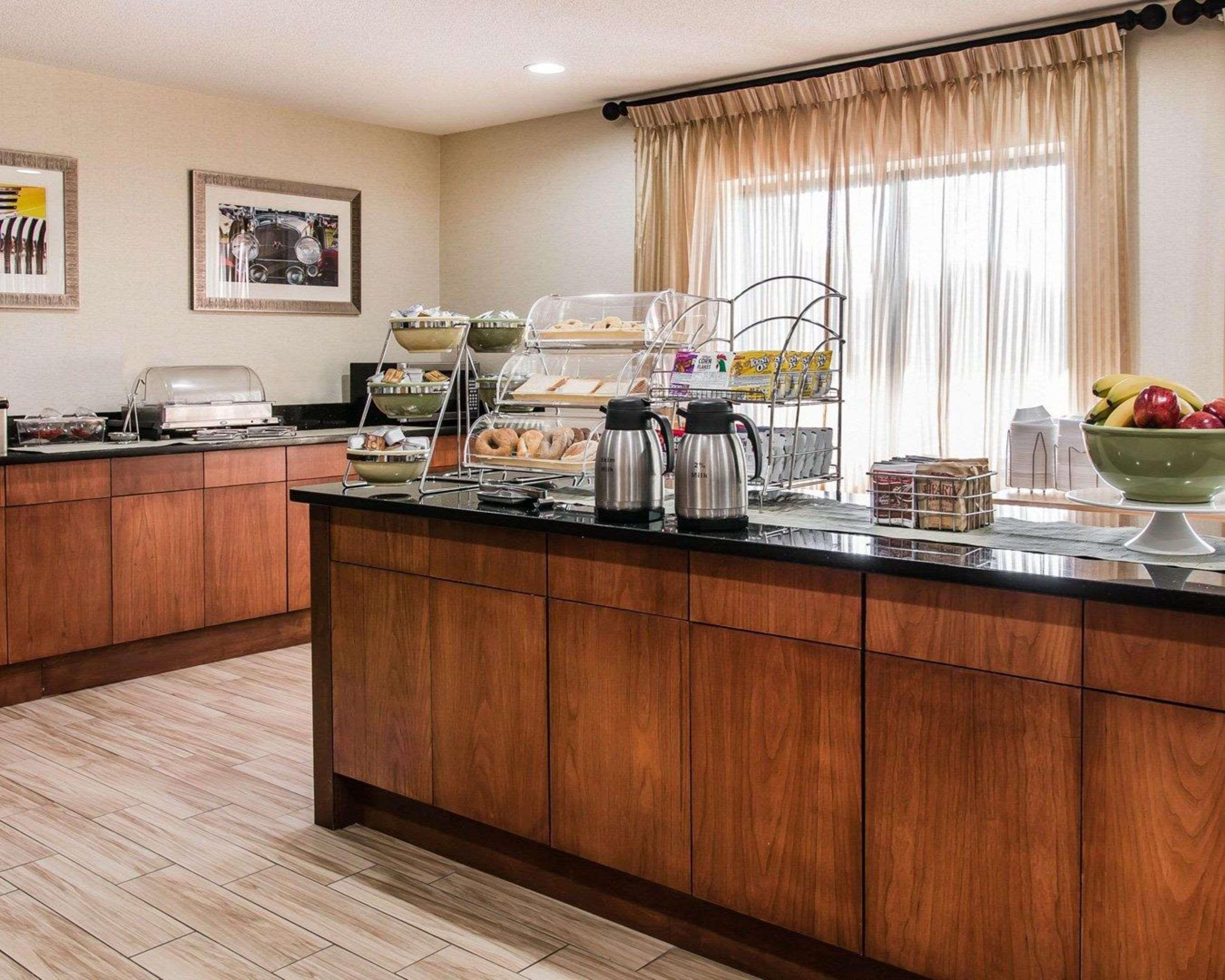 Quality Inn & Suites Warren - Detroit Eksteriør bilde