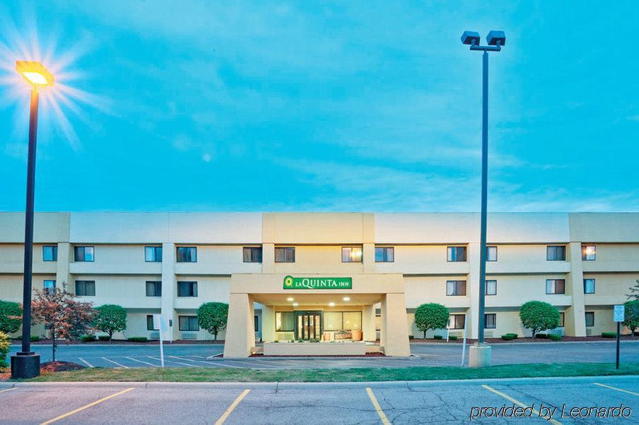 Quality Inn & Suites Warren - Detroit Eksteriør bilde