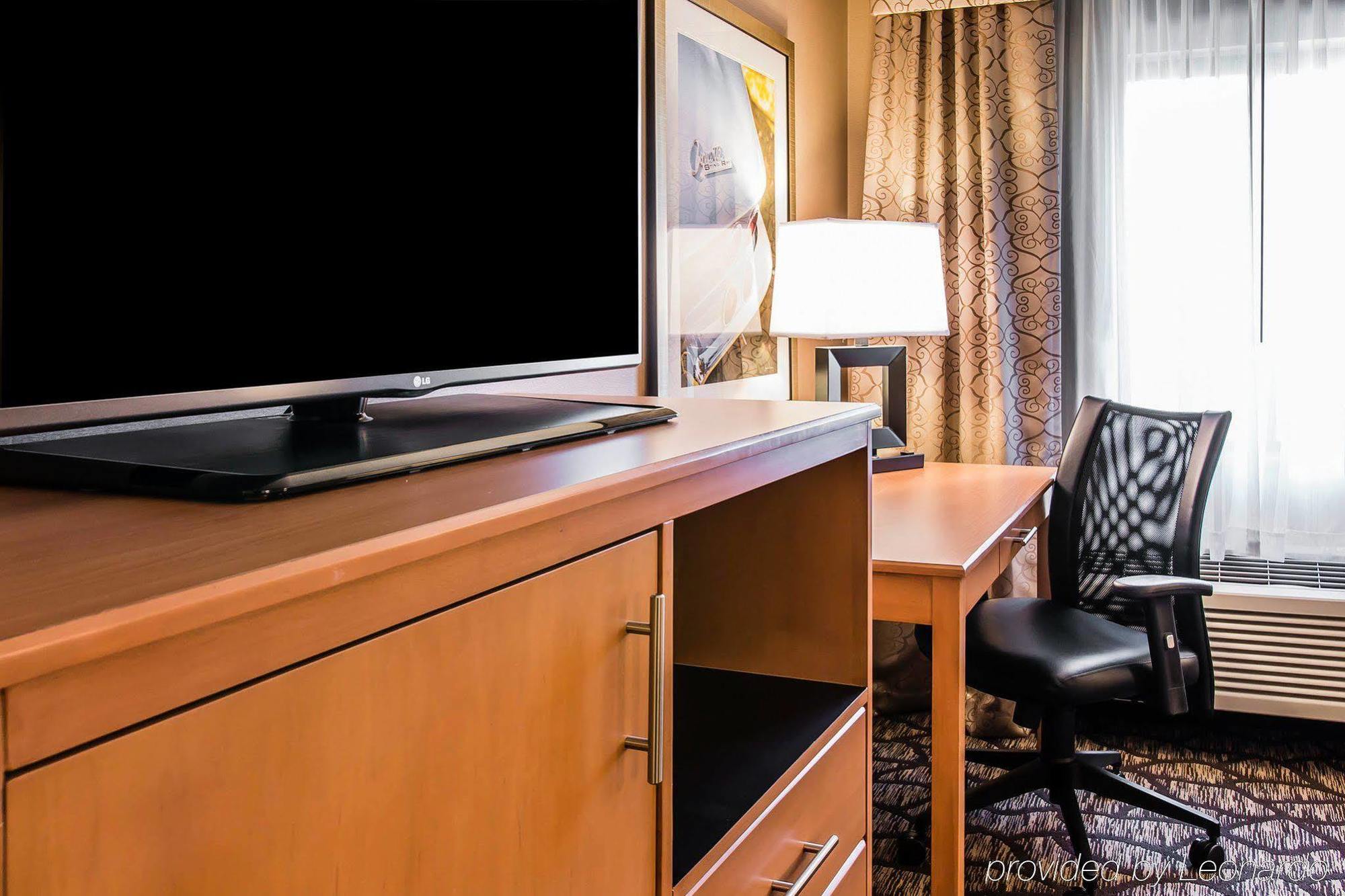 Quality Inn & Suites Warren - Detroit Eksteriør bilde